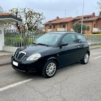 Lancia Ypsilon 1.2 16V platino
