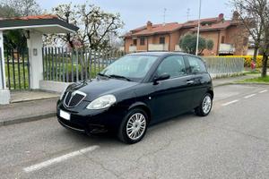 Lancia Ypsilon 1.2 16V platino