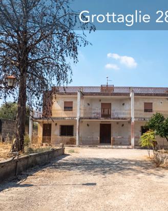 V.ze Via M. di Pompei - Villa con ampio terreno