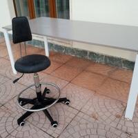 Scrivania da ufficio NUOVA con sgabello.