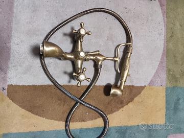 Gruppo Rubinetto Vasca Dorato con Doccetta e Scari