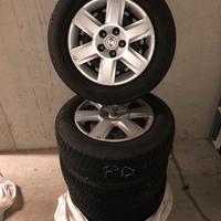 Gomme Invernali 215/65 R16 con cerchi NISSAN