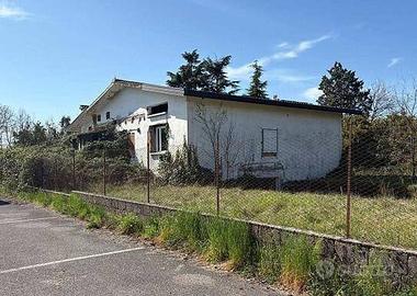 Immobile in asta di 549 m² con 4 locali e box auto