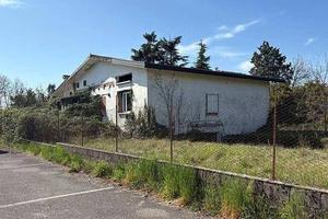 Immobile in asta di 549 m² con 4 locali e box auto