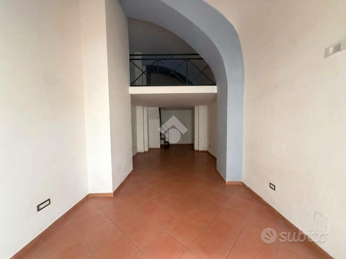 NEGOZIO A SAN GIORGIO A CREMANO - Vista 4
