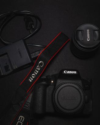 Reflex Canon EOS 800D + Canon 18-55 IS STM