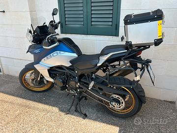 Moto QJ SRT 800X