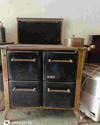 Stufa a legna vintage funzionante.