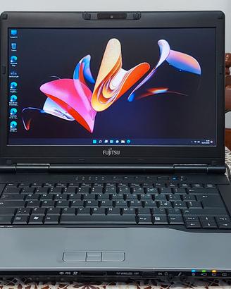 Notebook Fujitsu i7 quad-core veloce 8GB, SSD-256.