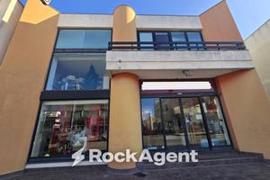 Immobile di 614 m² con 3 locali a Taviano
