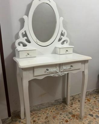 Toeletta bianca con specchio e cassetti