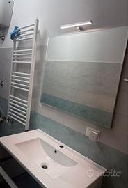 Lavandino e specchio bagno