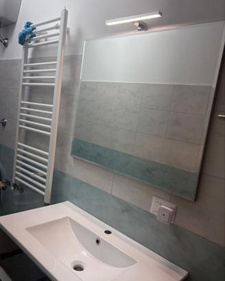 Lavandino e specchio bagno