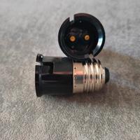 Adattatori per lampadine da E27 a B22