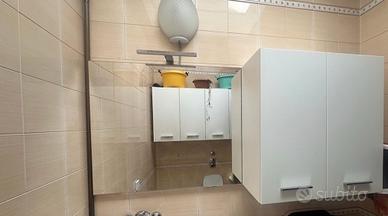Mobile bagno con specchiera a muro