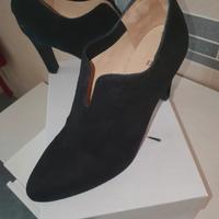 scarpa scamosciata nera cerniera dietro