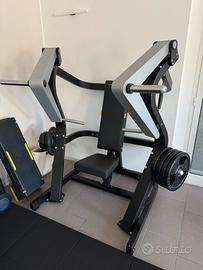 Macchina technogym chest press petto