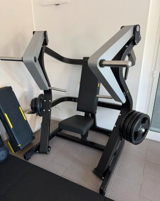 Macchina technogym chest press petto