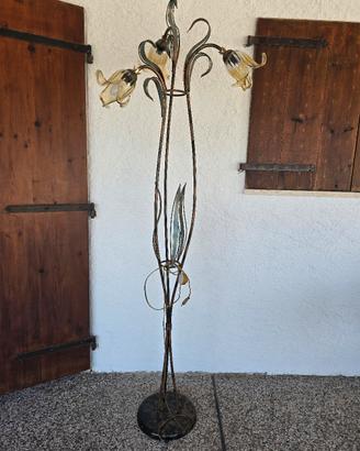 piantana a tre luci e lampadario