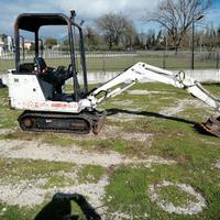 escavatore Bobcat 320