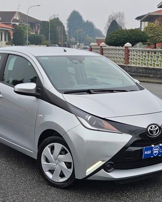 Toyota Aygo 1.0 VVT-i 69 CV 5P benzina e GPL casa 