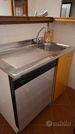 Acquaio con lavastoviglie