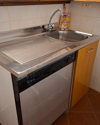 Acquaio con lavastoviglie