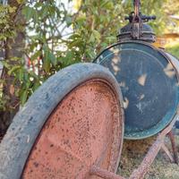 Pompa irroratrice su carriola vintage