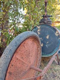 Pompa irroratrice su carriola vintage