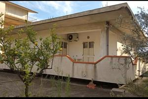 casa indipendente con giardino e cantina
