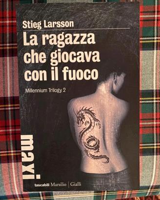 NUOVO S.Larsson . La ragazza che giocava con il f
