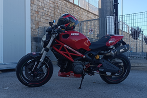 Ducati monster 696 a2