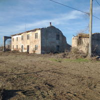 Casa da ristrutturare su terreno di 5600 mq