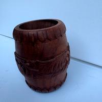 Portapenne in legno intagliato a mano