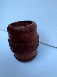 Portapenne in legno intagliato a mano