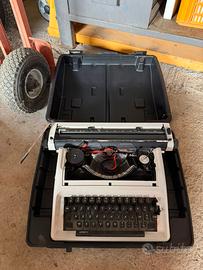 Macchina da scrivere portatile Olivetti vintage