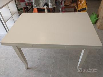 Tavolo bianco 