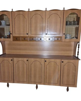 Credenza di legno 8 ante, vano centrale, 3 casse