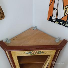 Pensile ad angolo stile cadorino