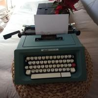 Macchina da scrivere OLIVETTI