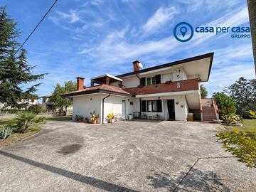 Casa singola con ampio giardino
