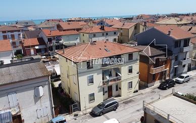 Appartamento piano secondo a 150 metri dalla spiag
