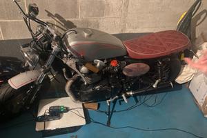 Moto triumph boneville 1000