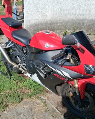 Yamaha YZF-R1 2003, 60.000 km  € 2.500