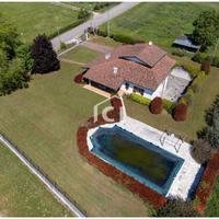 Elegante villa singola con piscina privata