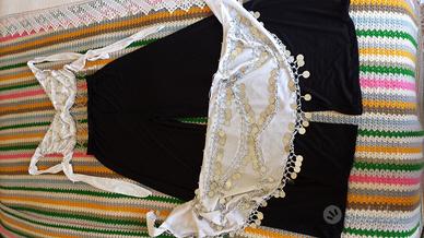 Completo danza top fascia bianchi pantaloni neri