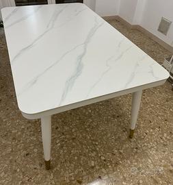 Tavolo bianco