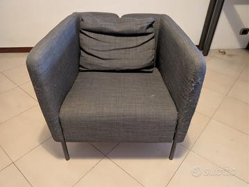 Poltrona IKEA EKERÖ grigio fumo.