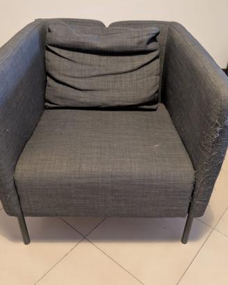 Poltrona IKEA EKERÖ grigio fumo.