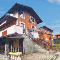 SOLUZIONE BIFAMILIARE IN CENTRO PAESE